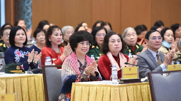 Các nữ đại biểu tham dự cuộc gặp mặt và trao Giải thưởng Kovalevskaia năm 2024. (Ảnh: TRẦN HẢI)