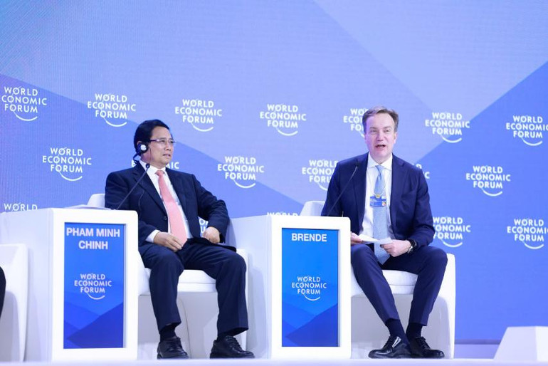 Thủ tướng Phạm Minh Chính tham gia phiên thảo luận (Ảnh: DƯƠNG GIANG/TTXVN)