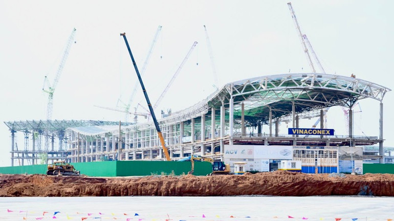 Nhà ga chính Cảng hàng không quốc tế Long Thành đã bắt đầu được lắp dựng hệ thống khung mái. (Ảnh: THANH GIANG)