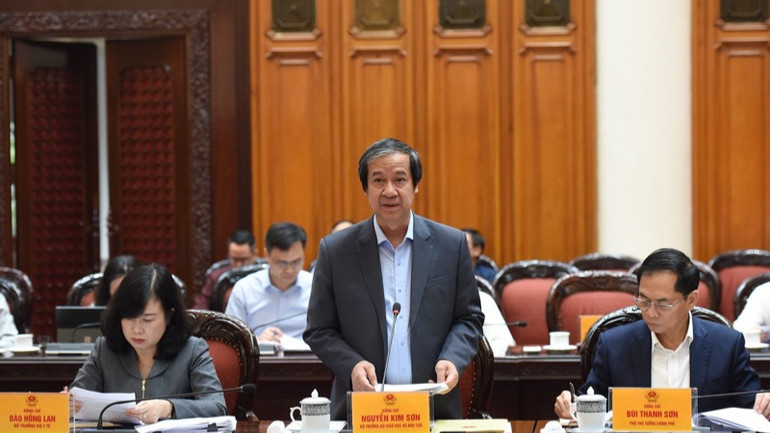 Bộ trưởng Giáo dục và Đào tạo Nguyễn Kim Sơn phát biểu ý kiến tại cuộc họp. (Ảnh: TRẦN HẢI) Bộ trưởng Giáo dục và Đào tạo Nguyễn Kim Sơn phát biểu ý kiến tại cuộc họp. (Ảnh: TRẦN HẢI)