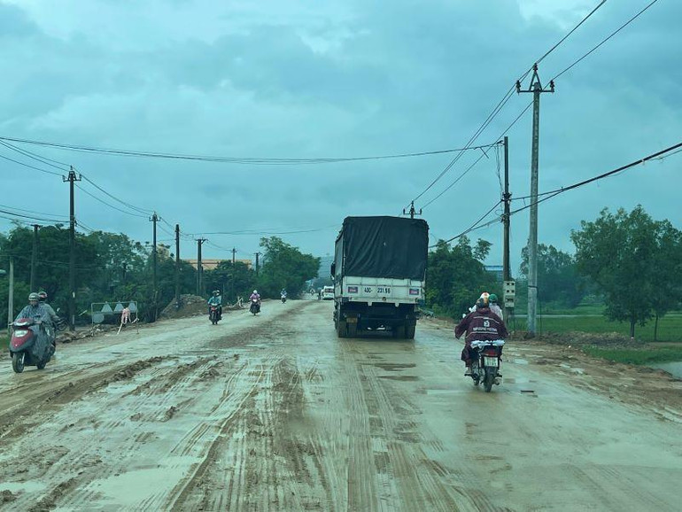 Mặt đường Quốc lộ 19 do Công ty TNHH BOT 36.71 quản lý bị hư hỏng, xuống cấp, gây bất bình cho người dân địa phương và chủ phương tiện qua lại đoạn đường này.