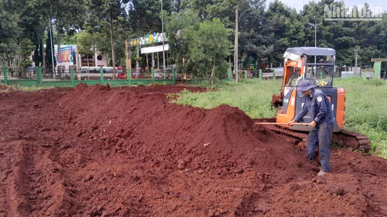 Chiến sĩ Đội K72 tìm kiếm hài cốt liệt sĩ.