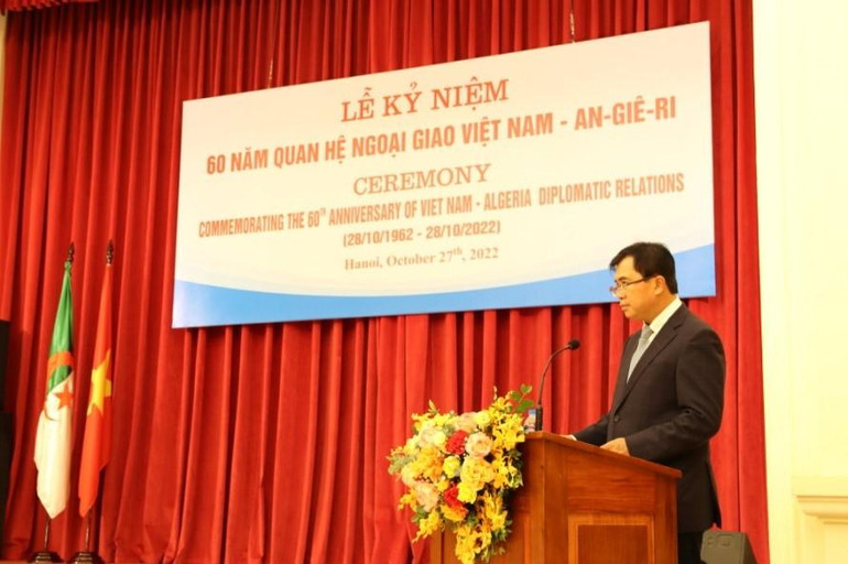 Thứ trưởng Xây dựng Lê Quang Hùng, Chủ tịch Hội Hữu nghị Việt Nam-Algeria, phát biểu tại buổi lễ.