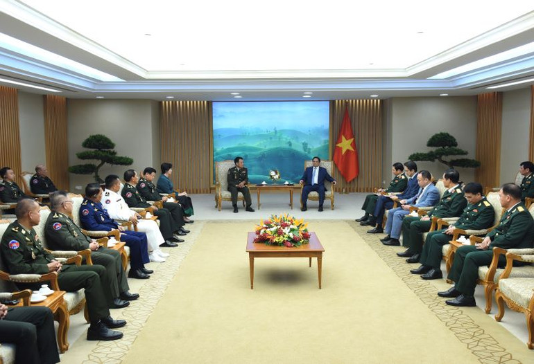 Thủ tướng Phạm Minh Chính tiếp Đại tướng Vong Pisen, Tổng Tư lệnh Quân đội Hoàng gia Campuchia.