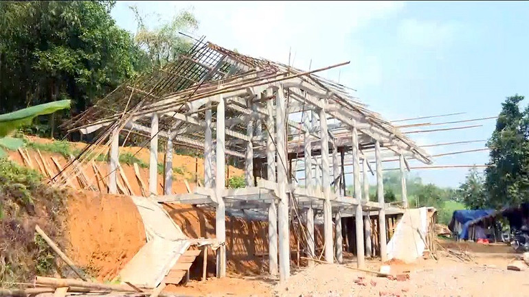 Ngôi nhà sàn cột bê-tông của gia đình ông Vi Văn Các, xã Bằng Cốc, huyện Hàm Yên dự kiến sẽ hoàn thành trong tháng 12/2024.