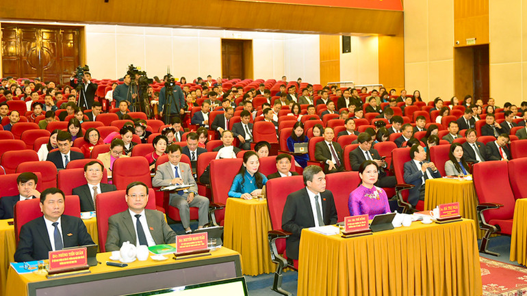 Các đại biểu dự kỳ họp.