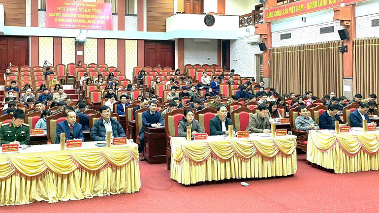 Các đại biểu dự hội nghị tại điểm cầu huyện Lâm Bình.