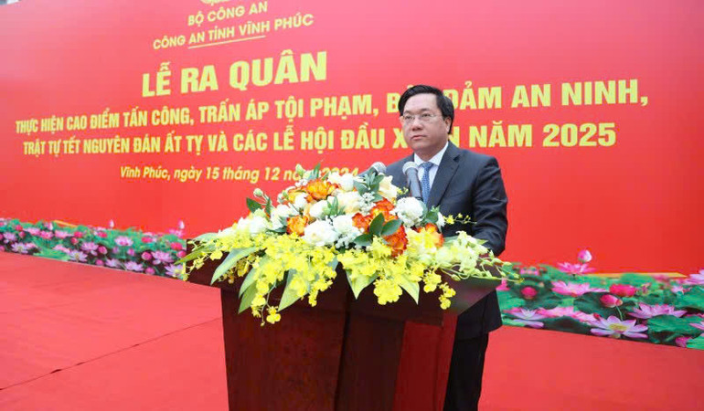 Chủ tịch Ủy ban nhân dân tỉnh Trần Duy Đông phát biểu chỉ đạo tại lễ ra quân.