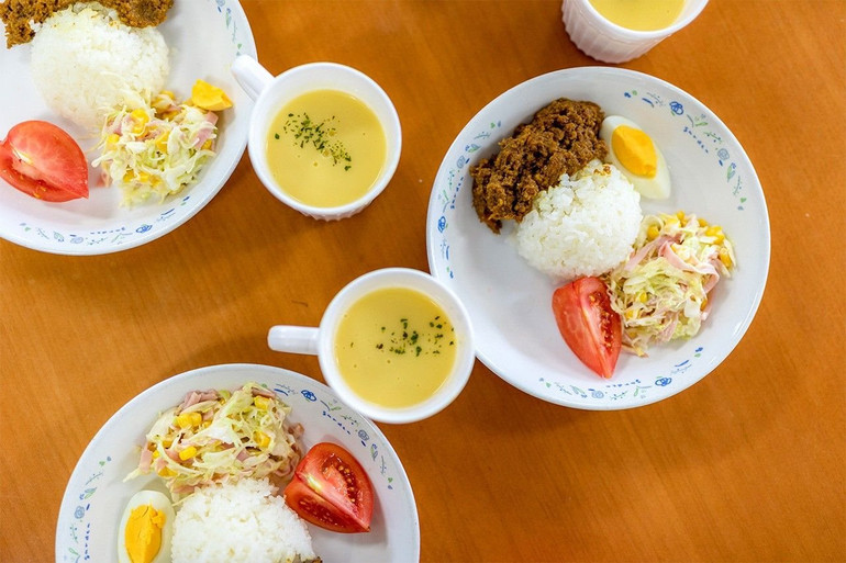 Một bữa ăn của trẻ em ở quán ăn miễn phí. Ảnh | Nippon Một bữa ăn của trẻ em ở quán ăn miễn phí. Ảnh | Nippon