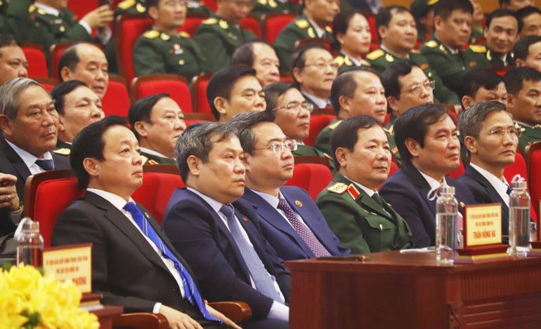 Phó Thủ tướng Trần Hồng Hà và các đại biểu tham dự buổi lễ. Phó Thủ tướng Trần Hồng Hà và các đại biểu tham dự buổi lễ.