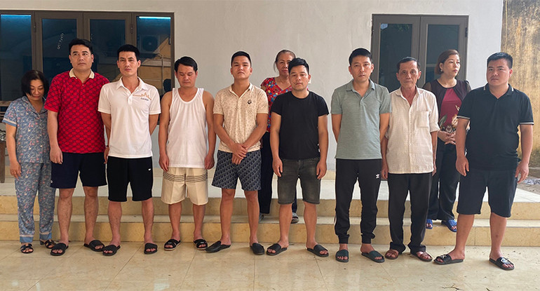 Các đối tượng tham gia tổ chức đánh bạc và đánh bạc.