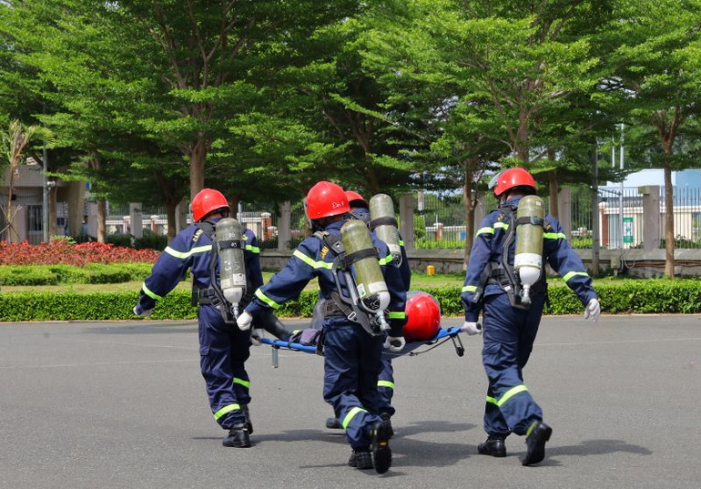 Diễn tập phối hợp cứu người bị nạn.