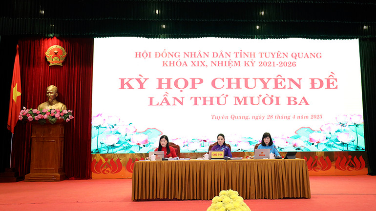 Chủ tọa kỳ họp.