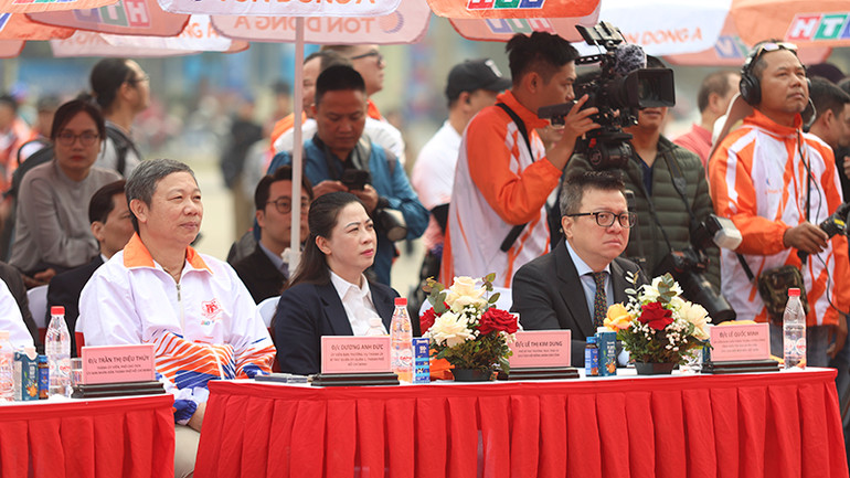 Các đại biểu tham dự lễ khai mạc. Các đại biểu tham dự lễ khai mạc.