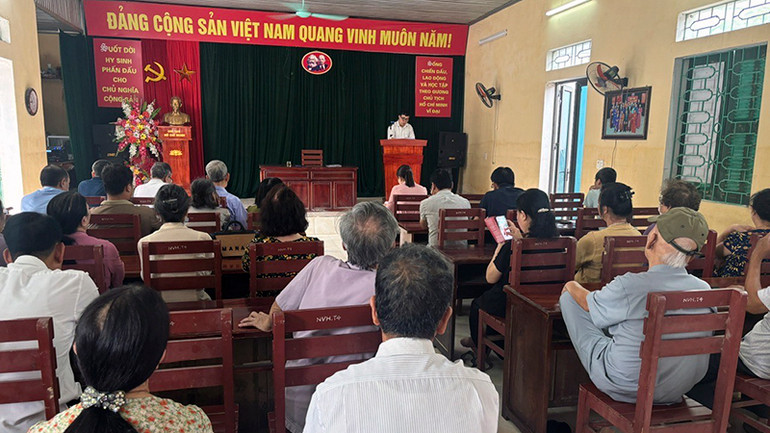 Người dân tổ 18, phường Phan Thiết, thành phố Tuyên Quang, tỉnh Tuyên Quang triển khai phương án sáp nhập đơn vị hành chính cấp xã và hợp nhất tỉnh Tuyên Quang với tỉnh Hà Giang.