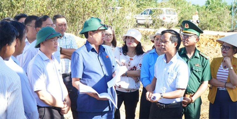 Phó Chủ tịch Quốc hội Trần Quang Phương cùng Đoàn công tác của Quốc hội đi thực tế để kiểm tra, giám sát các Chương trình mục tiêu quốc gia tại huyện miền núi A Lưới.