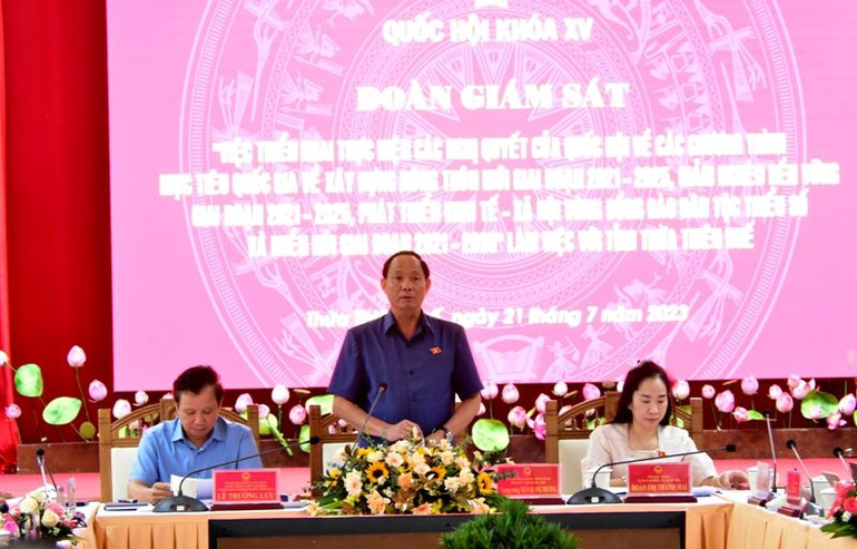 Phó Chủ tịch Quốc hội, Thượng tướng Trần Quang Phương làm Trưởng đoàn giám sát tối cao của Quốc hội chủ trì buổi làm việc.