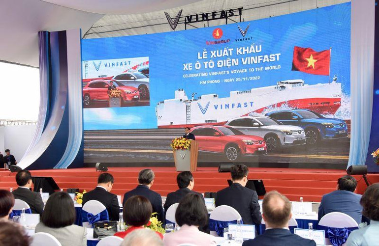 Thủ tướng Phạm Minh Chính phát biểu tại lễ xuất khẩu lô xe ô-tô điện đầu tiên của Vinfast.