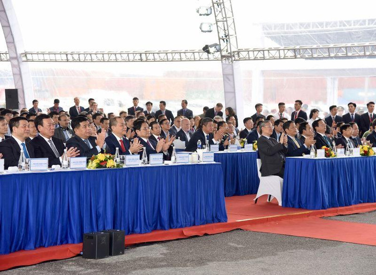 Thủ tướng Phạm Minh Chính dự lễ xuất khẩu lô xe ô-tô điện đầu tiên của Vinfast.