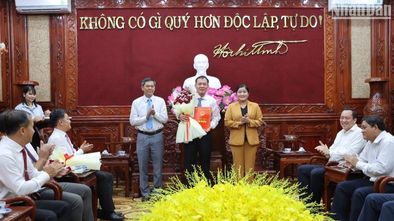 Đồng chí Nguyễn Văn Hạ, Ủy viên Ban Thường vụ Huyện ủy, Phó Chủ tịch Ủy ban nhân dân huyện Hớn Quản được bổ nhiệm giữ chức quyền Chủ tịch Ủy ban nhân dân huyện Hớn Quản khóa XII, nhiệm kỳ 2021-2026