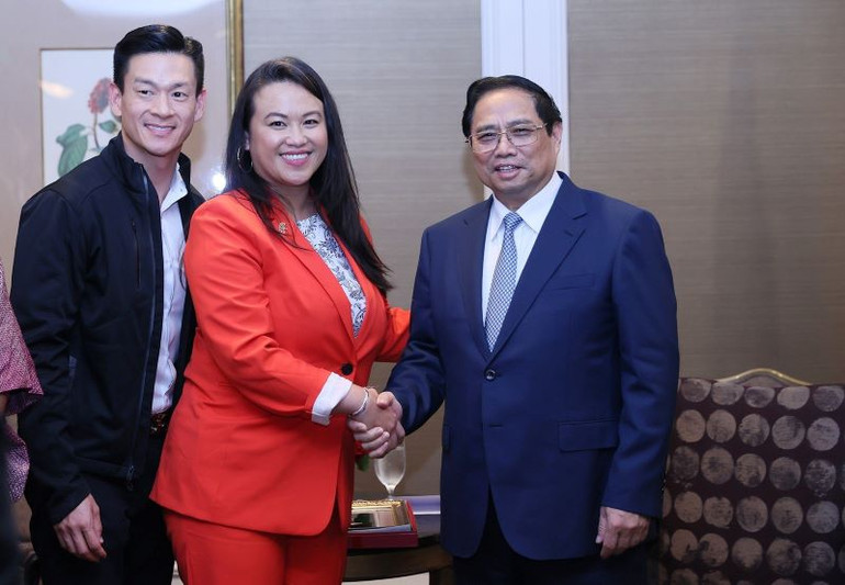 Thủ tướng Phạm Minh Chính tiếp bà Sheng Thao, Thị trưởng thành phố Oakland, bang California. (Ảnh: Dương Giang)