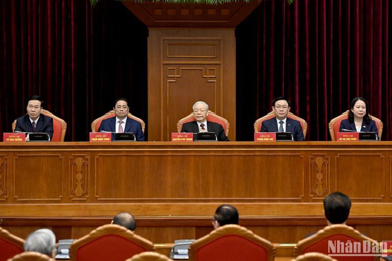 Tổng Bí thư Nguyễn Phú Trọng, Thủ tướng Phạm Minh Chính, Chủ tịch Quốc hội Vương Đình Huệ, Thường trực Ban Bí thư Võ Văn Thưởng và Quyền Chủ tịch nước Võ Thị Ánh Xuân chủ trì hội nghị.