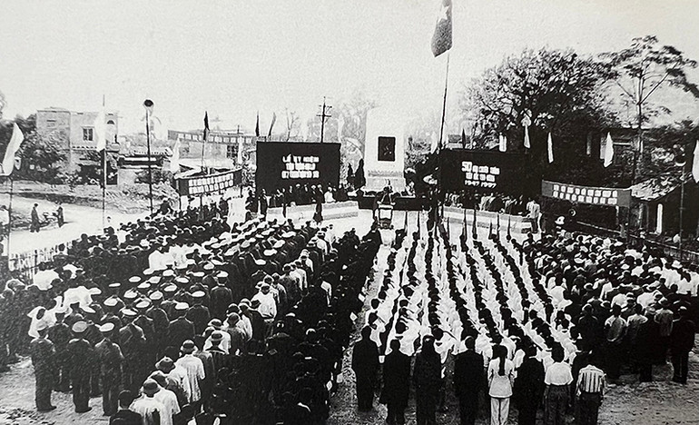 Lễ mít tinh kỷ niệm 50 năm chiến thắng chiến dịch Việt Bắc Thu-Đông tại Km7, xã Trung Môn, huyện Yên Sơn, tỉnh Tuyên Quang. (Ảnh tư liệu)