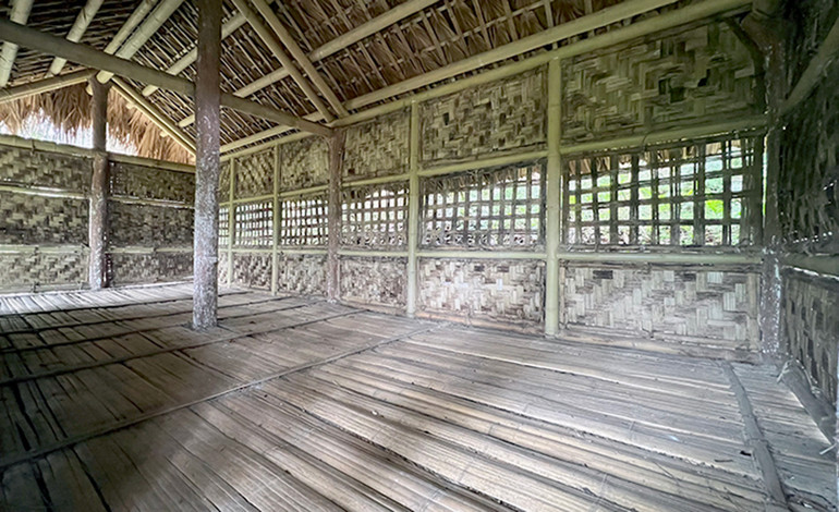 Bên trong căn lán Đồng Minh đơn sơ, giản dị như bao căn lán ở của cán bộ cách mạng.