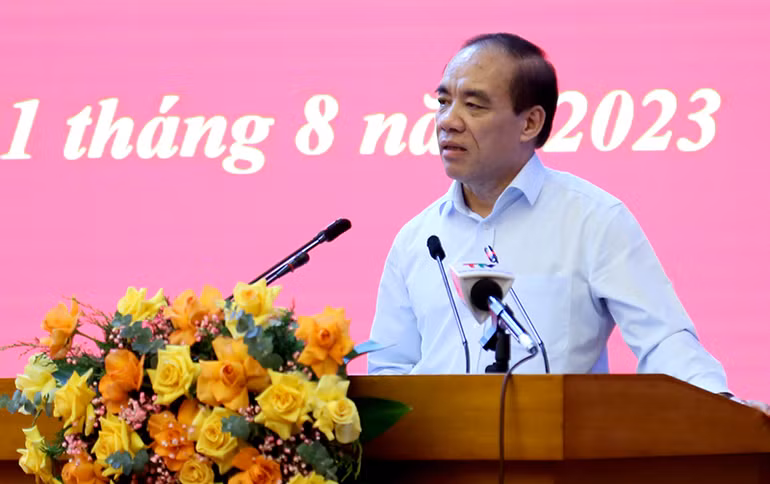 Đồng chí Chẩu Văn Lâm, Bí thư Tỉnh ủy Tuyên Quang phát biểu tại hội nghị.