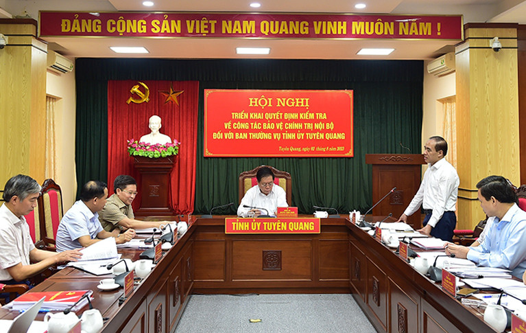 Đồng chí Chẩu Văn Lâm, Bí thư Tỉnh ủy Tuyên Quang phát biểu tại hội nghị. Đồng chí Chẩu Văn Lâm, Bí thư Tỉnh ủy Tuyên Quang phát biểu tại hội nghị.