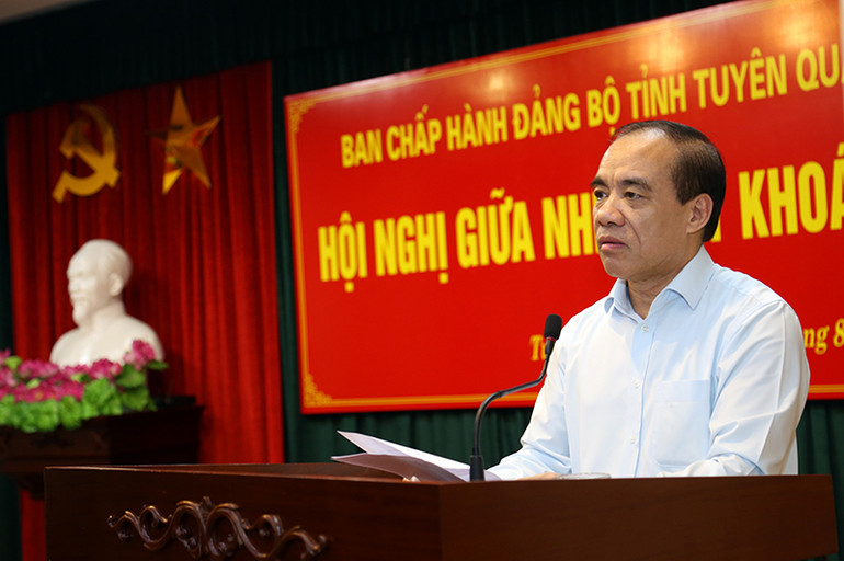 Đồng chí Chẩu Văn Lâm, Bí thư Tỉnh ủy Tuyên Quang phát biểu kết luận hội nghị.