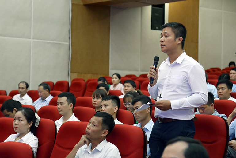 Đại diện hợp tác xã nông nghiệp trên địa bàn tỉnh đưa ra câu hỏi, kiến nghị.