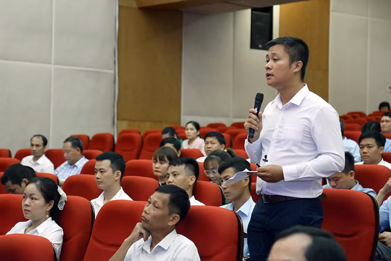 Đại diện hợp tác xã nông nghiệp trên địa bàn tỉnh đưa ra câu hỏi, kiến nghị.