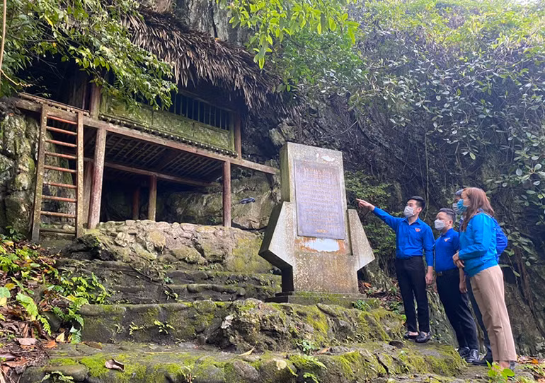 Di tích lán Hang Bòng.