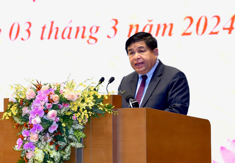 Bộ trưởng Kế hoạch đầu tư Nguyễn Chí Dũng phát biểu.