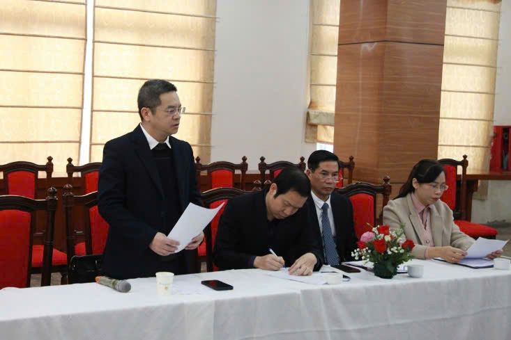 Phó Tổng Biên tập Báo Vĩnh Phúc Đỗ Hoàng Hanh phát biểu ý kiến.