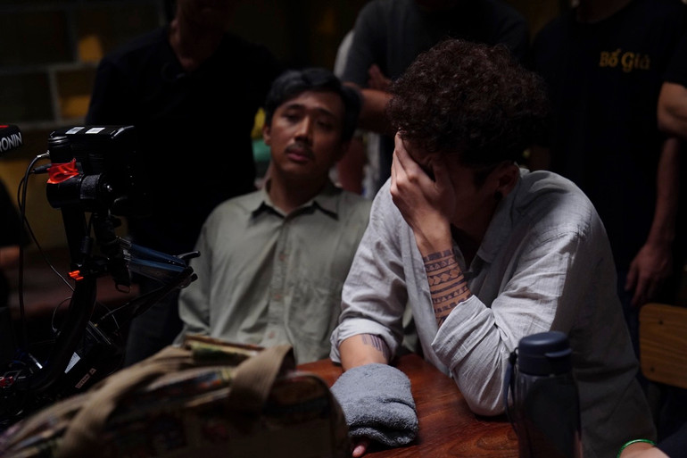 "Sao cha không" - Ca khúc chủ đề được khán giả yêu thích sau thành công vượt trội về doanh thu phòng vé của bộ phim "Bố già" . Ảnh: ĐPCC