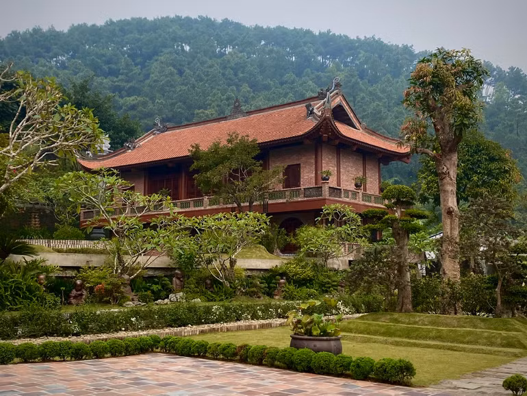 Địa Tạng Phi Lai tự - điểm đến thu hút du khách bậc nhất tại Hà Nam hiện nay.