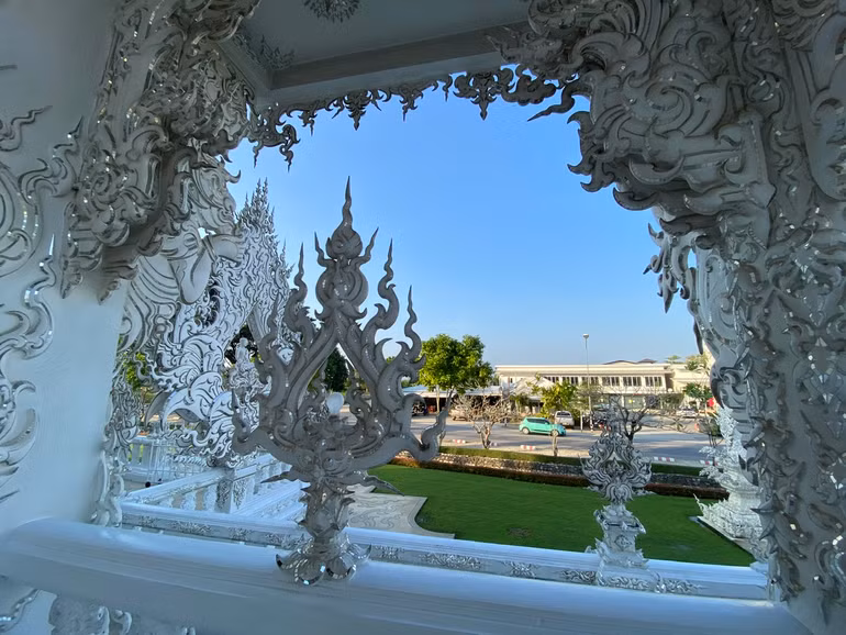 Chùa Trắng trở thành điểm đến thu hút du khách quốc tế bậc nhất trên hành trình khám phá Chiang Mai-Chiang Rai, Thái Lan.