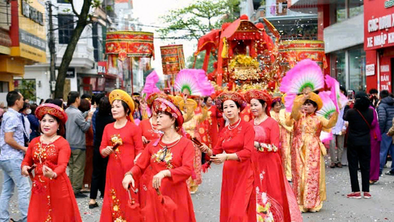 Lễ hội rước Mẫu Đền Hạ, Đền Thượng, Đền Ỷ La là lễ hội lớn nhất năm và trở thành sản phẩm du lịch đặc sắc, riêng có của thành phố Tuyên Quang. Lễ hội rước Mẫu Đền Hạ, Đền Thượng, Đền Ỷ La là lễ hội lớn nhất năm và trở thành sản phẩm du lịch đặc sắc, riêng có của thành phố Tuyên Quang.