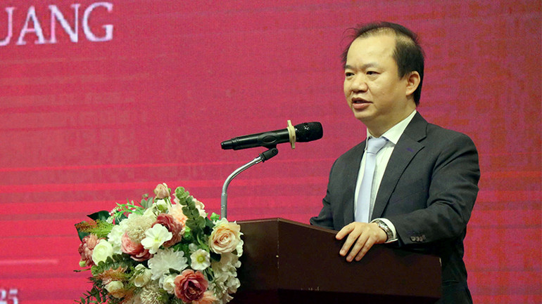 Phó Giáo sư, Tiến sĩ Bùi Hoài Sơn, Ủy viên Thường trực Ủy ban Văn hóa và Xã hội của Quốc hội thảo luận tại tọa đàm.