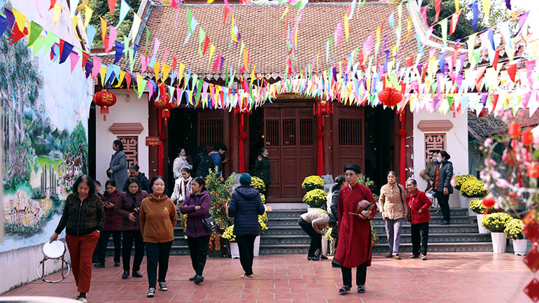 Thành phố Tuyên Quang nổi tiếng với nhiều ngôi Đền linh thiêng và có phong cảnh đẹp. Thành phố Tuyên Quang nổi tiếng với nhiều ngôi Đền linh thiêng và có phong cảnh đẹp.
