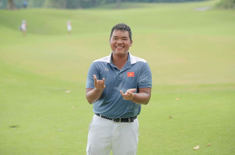 Golf thủ trẻ Nguyễn Đức Sơn lần đầu đoạt Huy chương Vàng cho Việt Nam tại giải.