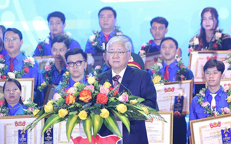 Đồng chí Đỗ Văn Chiến phát biểu ý kiến tại chương trình.