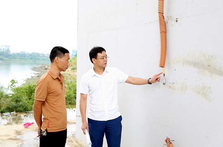 Trụ cầu T4 bị mất khoảng 11m cáp thoát sét. Trụ cầu T4 bị mất khoảng 11m cáp thoát sét.