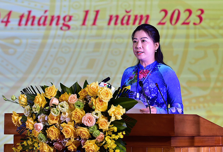 Đồng chí Lê Thị Kim Dung, Phó Bí thư Thường trực Tỉnh ủy, Chủ tịch Hội đồng nhân dân tỉnh Tuyên Quang phát biểu tại hội thi.