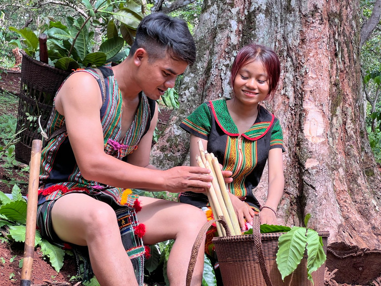 Nét đẹp trang phục của người S'tiêng ở Bù Đăng