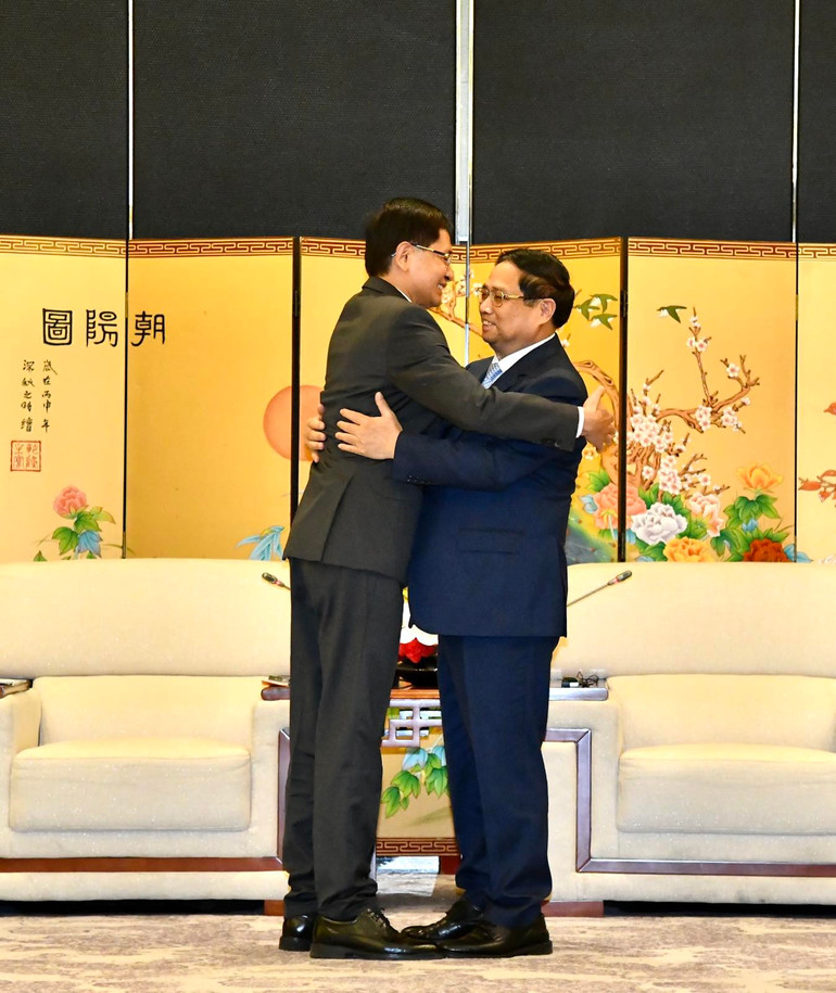 Thủ tướng Phạm Minh Chính và đồng chí Lam Thiên Lập, Chủ tịch Khu Tự trị dân tộc Choang Quảng Tây, Trung Quốc. (Ảnh: THANH GIANG)