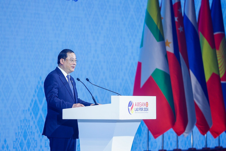 Thủ tướng Lào Sonexay SIphandone phát biểu ý kiến tại lễ bế mạc. Thủ tướng Lào Sonexay SIphandone phát biểu ý kiến tại lễ bế mạc.