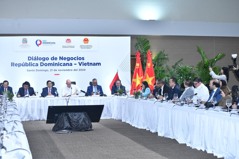 Các tập đoàn, doanh nghiệp Cộng hòa Dominica trao đổi với Thủ tướng Phạm Minh Chính và lãnh đạo một số bộ, ngành Việt Nam (Ảnh: Thanh Giang).